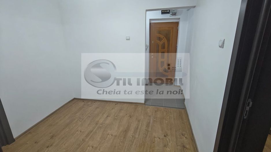 Apartament 3 camere decomandat, situat în zona Dacia - 150.000 Euro - Poză 4