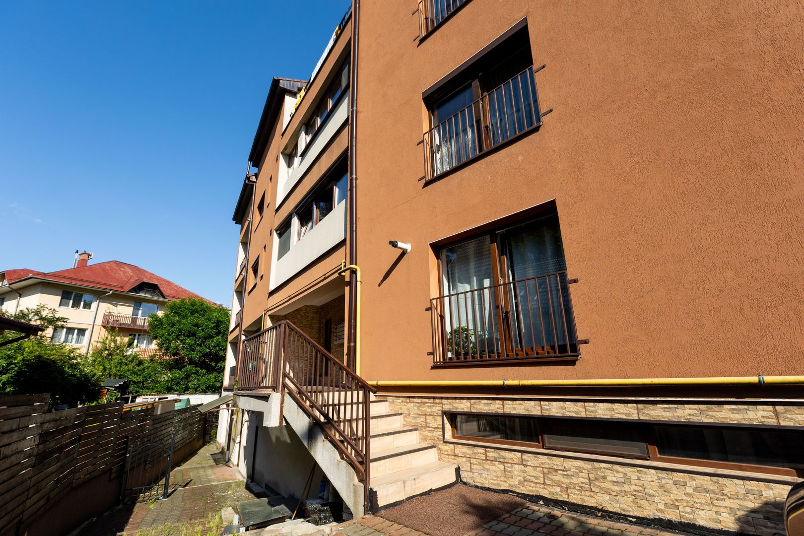 Exclusivitate -  Apartament de 2 camere, cu grădină proprie. - Poză 2