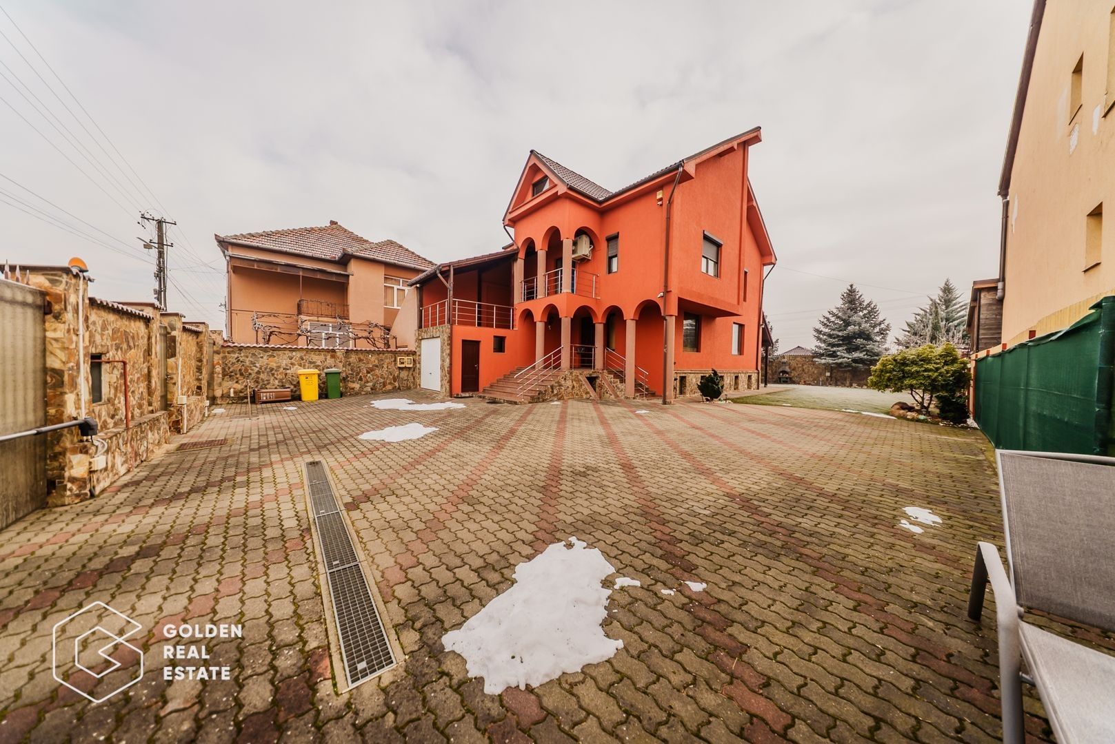 Vila de lux, D+P+E+M, Gradiste, la cheie, 300mp, 6 camere, teren 580mp - Poză 1