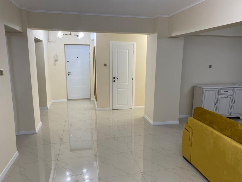 Apartament spațios, 2 camere,  76 mp,  2 bai, cu  vedere in Decebal - Poză 1