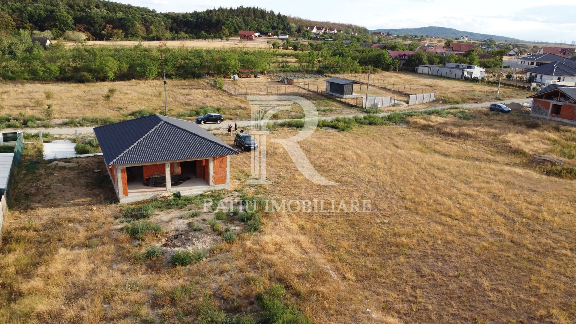 Casă la roșu de vânzare | Alparea | 1.000 mp teren - Poză 3