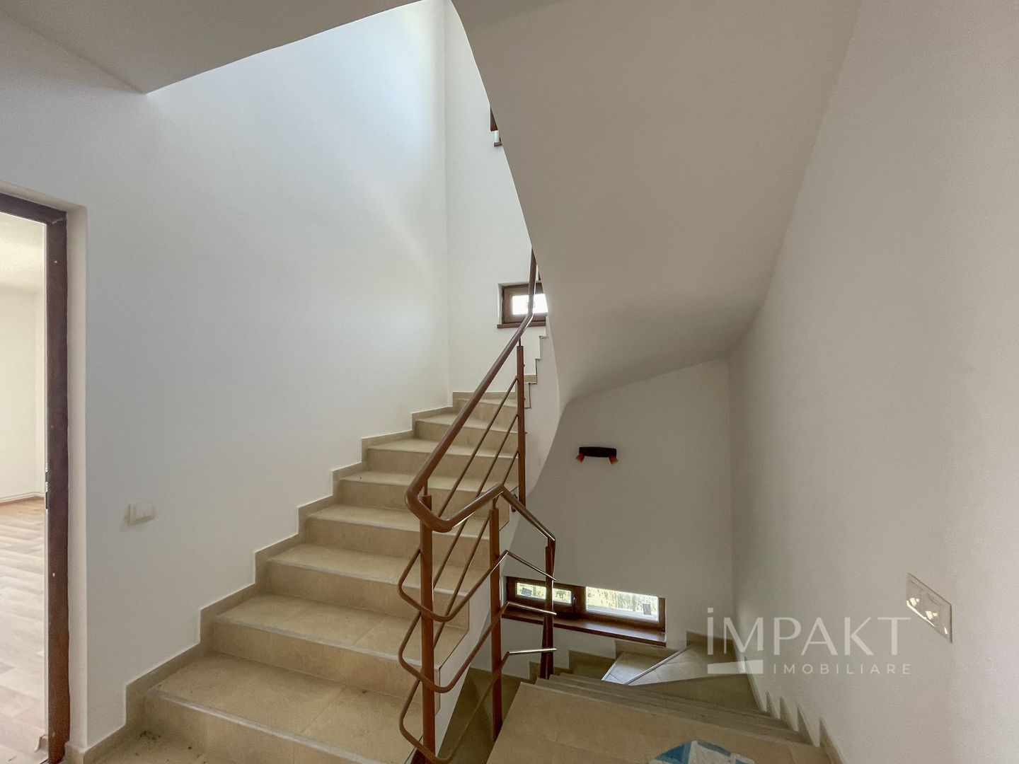 Casa individuala pe 3 niveluri pretabila pentru birouri, in cartierul Iris - Poză 10