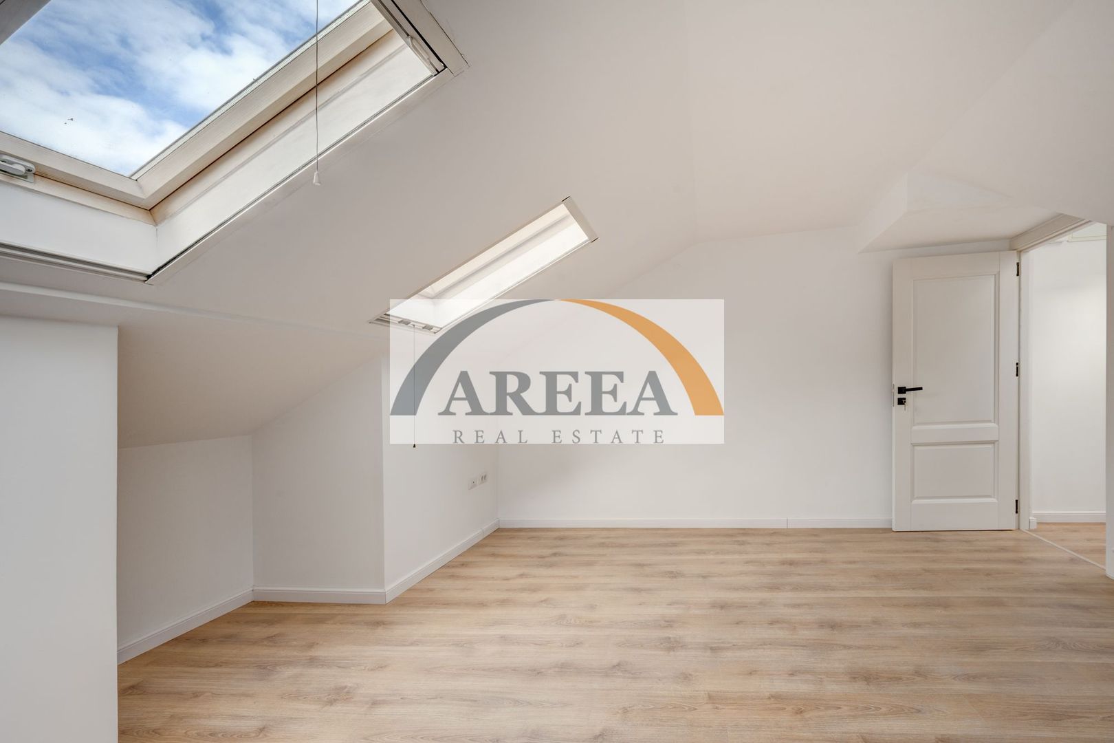 VILA RENOVATA SI ELEGANTA - 131 mp, 6 camere - Mitropolie / Unirii - Poză 23