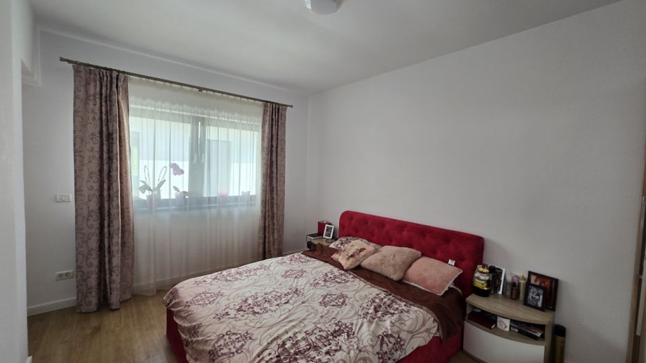 Apartament in casa insiruita, Dumbravita, 2 Dormitoare, Loc de parcare, Curte - Poză 3