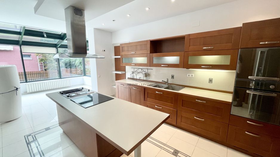 VILA CU 7 CAMERE IN COMPLEX REZIDENTIAL IN IANCU NICOLAE - Poză 8