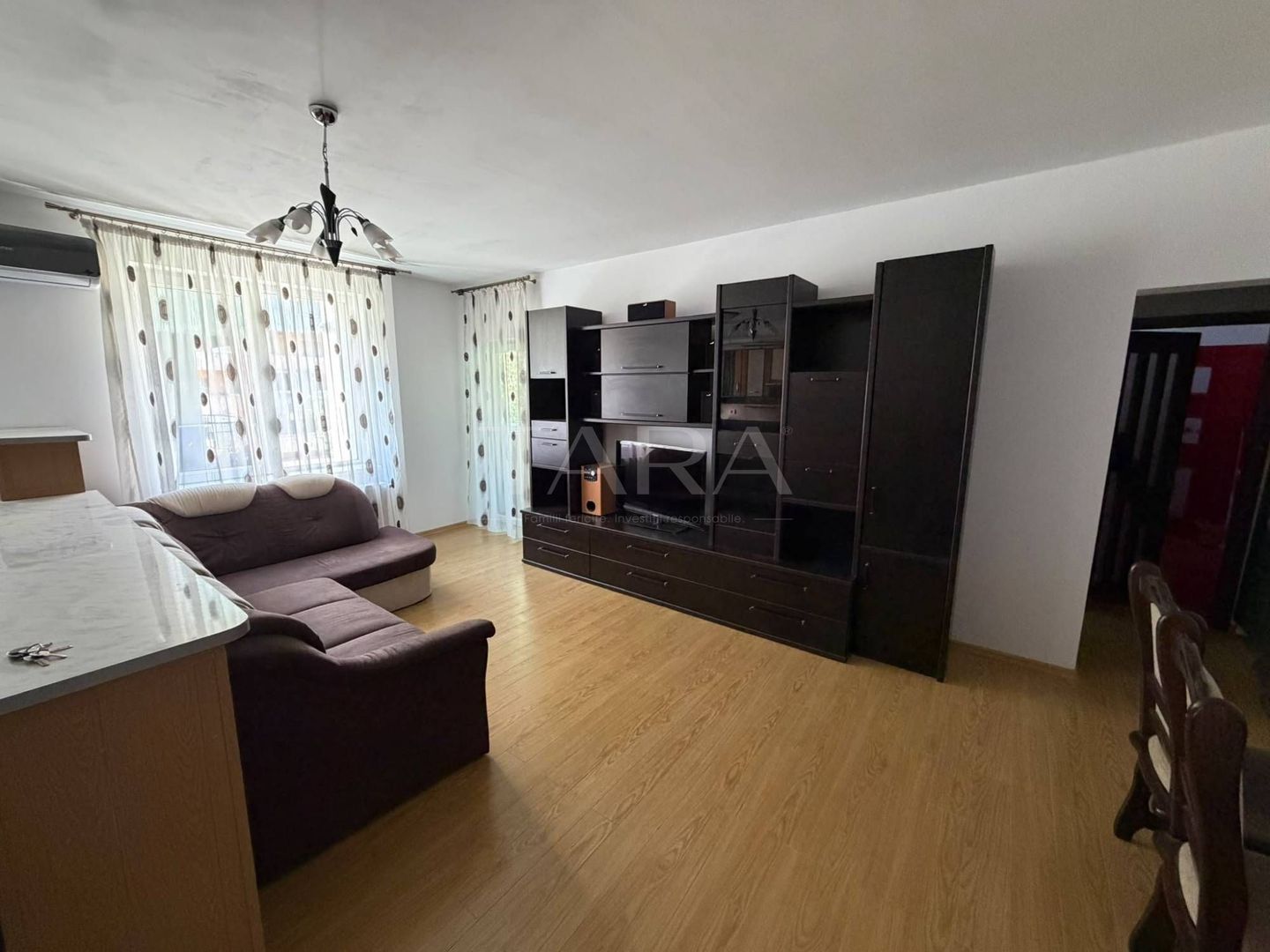 Apartament cu 2 camere, parcare inclusă, zona centrală Florești. - Poză 1