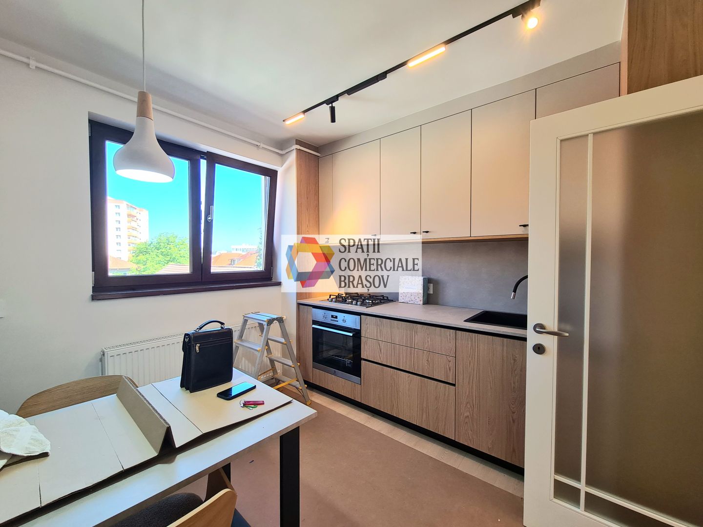 Garsoniera renovată de închiriat, Brasov, zona Centrul Civic,  43 mp. - Poză 1
