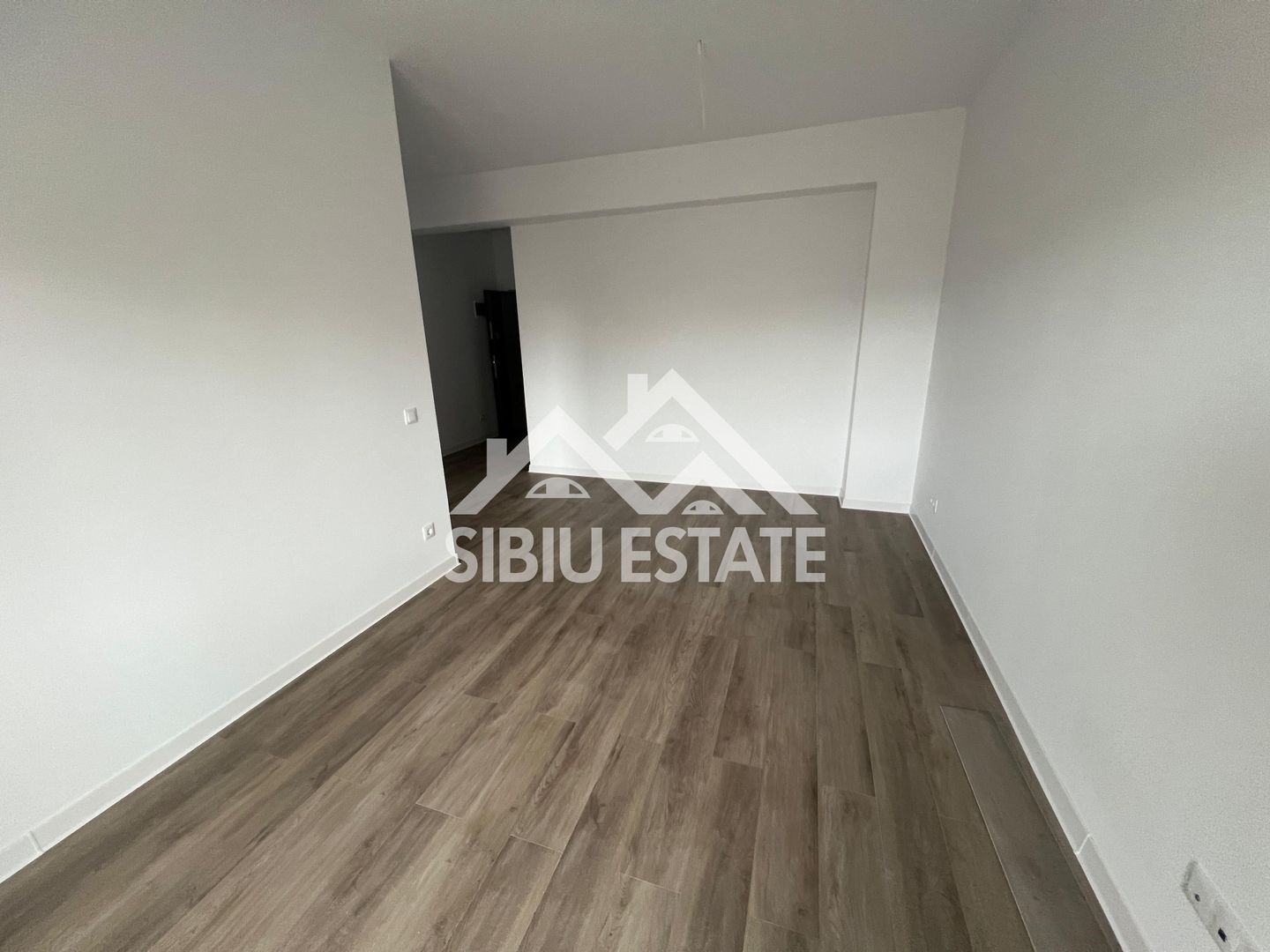 Studio intabulat finisat modern ansamblu Casian Renaissance Selimbar - Poză 1