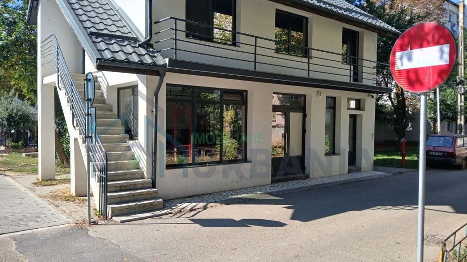 Clădire de vânzare cu spațiu comercial la parter și apartament la etaj, lângă Liceul Mihail Sadoveanu, Pașcani - Poză 3