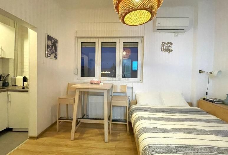 Garsoniera | Vedere catre Calea Victoria  | Airbnb | Certificat Turism - Poză 13