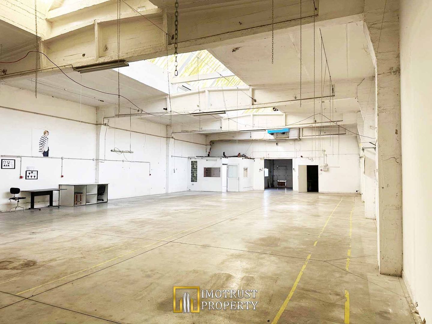 Hală industrială 431 mp de închiriat – central Arad, acces TIR - Poză 1