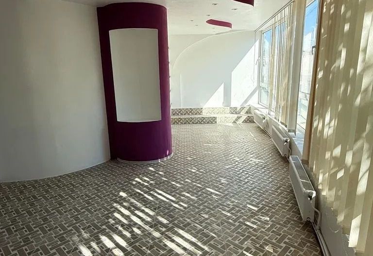 Imobil cu 8 camere, terasă de 60 mp, situat în centrul orașului - Poză 3