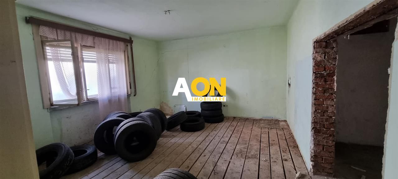 Casa demolabila in zona Cetatii Alba Carolina, cu 947 mp teren - Poză 7