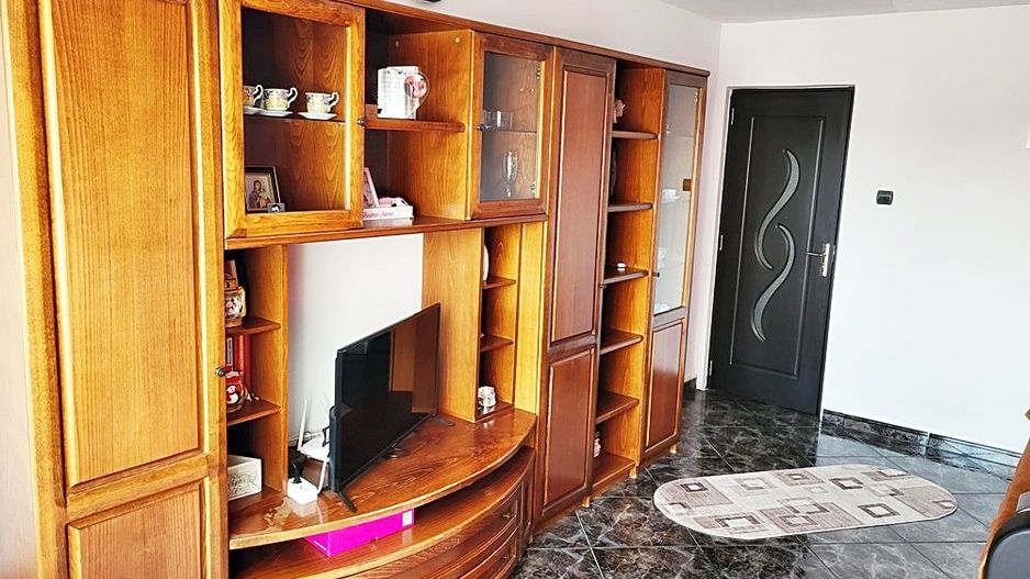 Codlea, apartament 2 camere decomandat, etaj 1, mobilat, 75000 euro - Poză 2