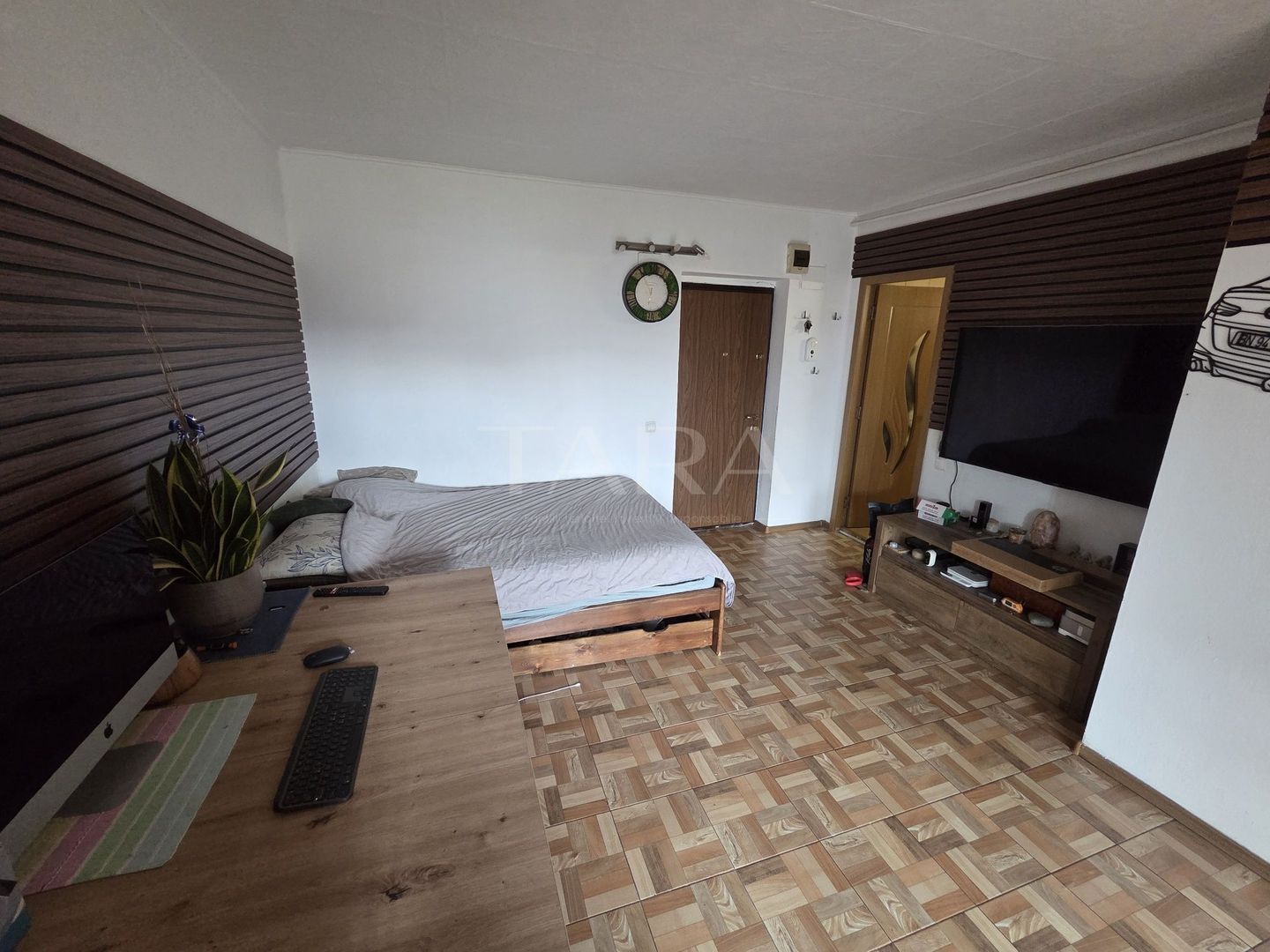 Apartament zona Florilor, complet mobilat, loc de parcare inclus. - Poză 2
