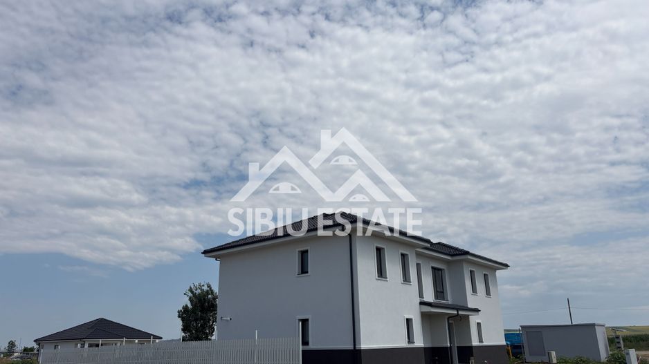 Duplex modern cu 4 camere, 102 mp – oază de liniște aproape de orașul Sibiu - Poză 1