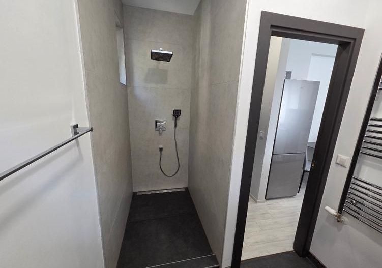 Apartament cu 2 camere renovat la casa | Curte | Central - Poză 8