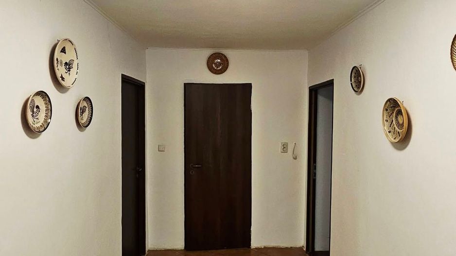 Casă și teren mare, cu ieșire la lac, lângă Mănăstirea Rebegești Crevedia - Poză 12