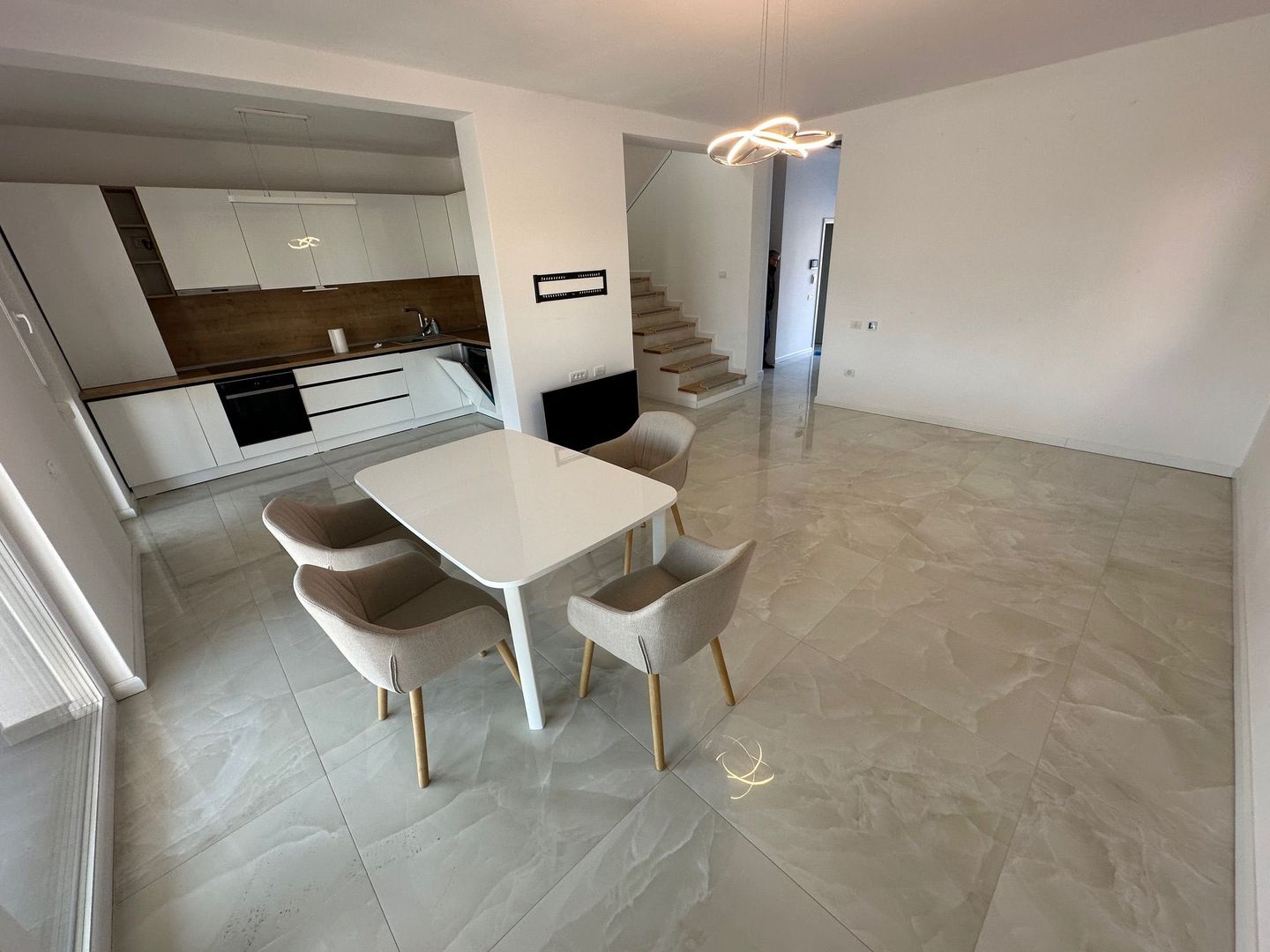 Duplex despărtit  prin garaj zona Ikea - Poză 10