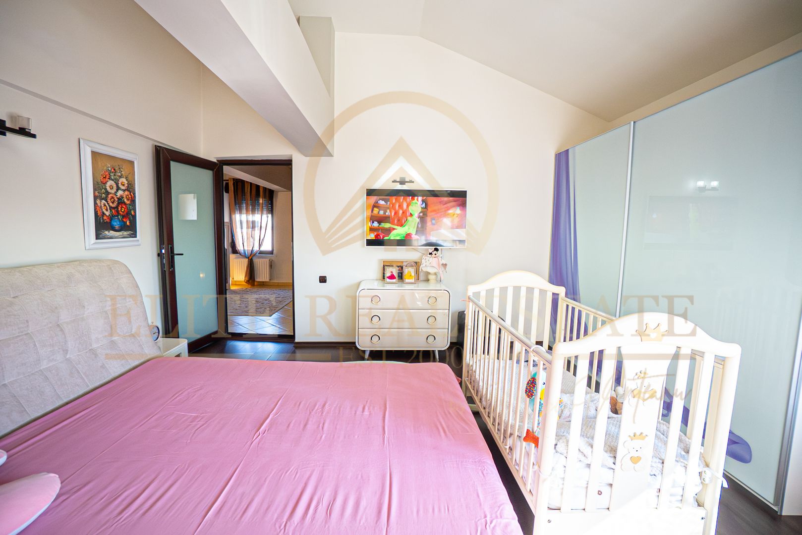 Casa De Vanzare in Palazu Mare - Teren de 455 mp cu Piscina si Garaj - Poză 36