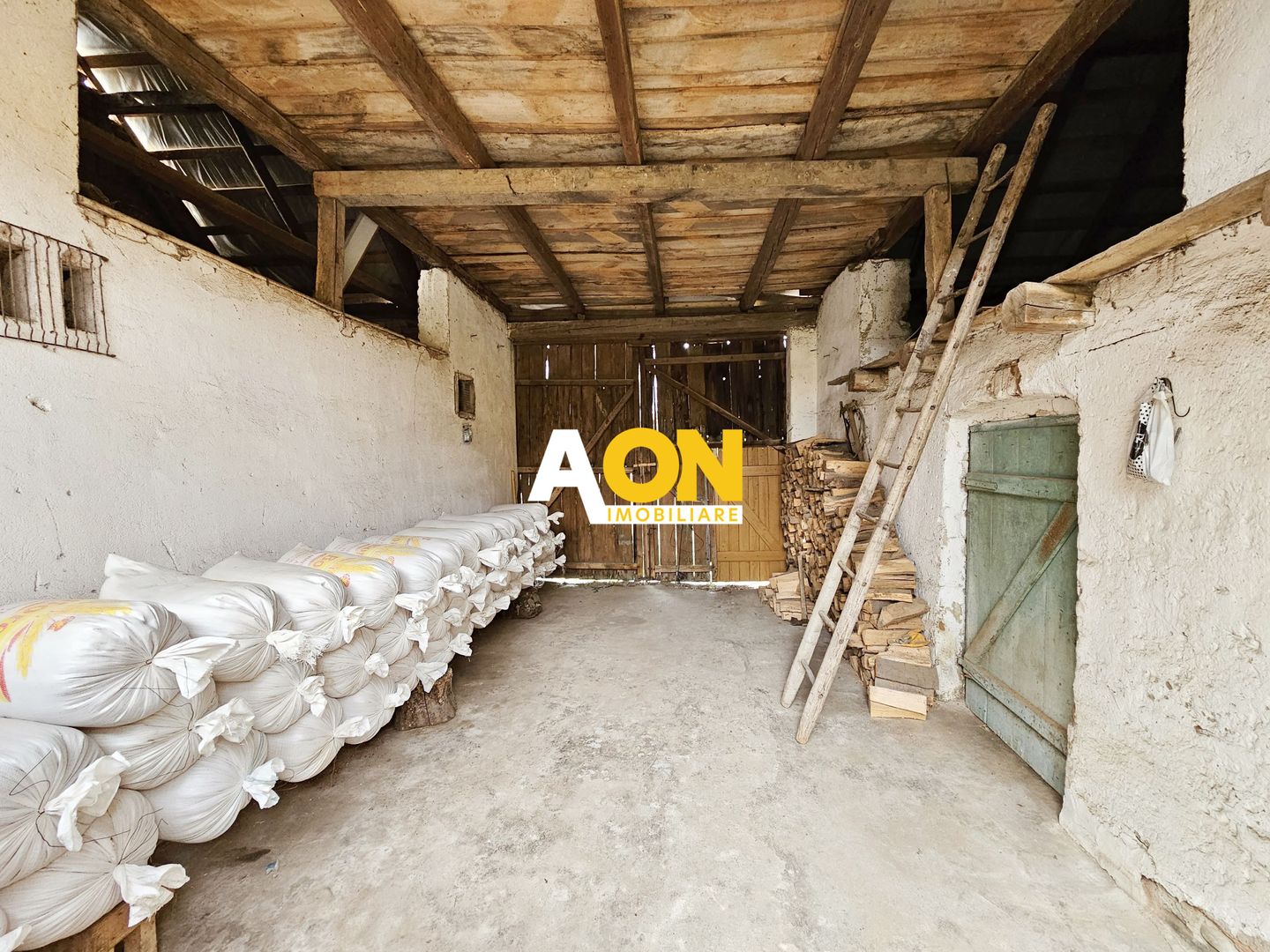 Casa cu 4 camere, 2024 mp teren, la asfalt, cu utilitati, Vintu de Jos - Poză 20