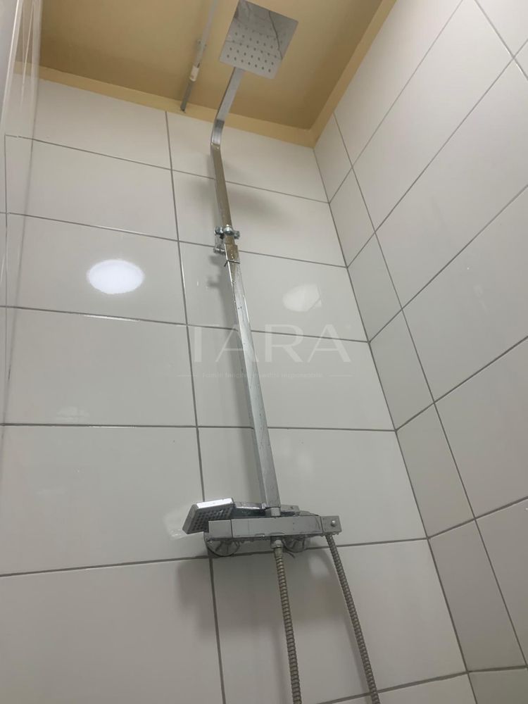 Garsonieră renovată cu baie proprie – zona Hotel Royal, - Poză 3