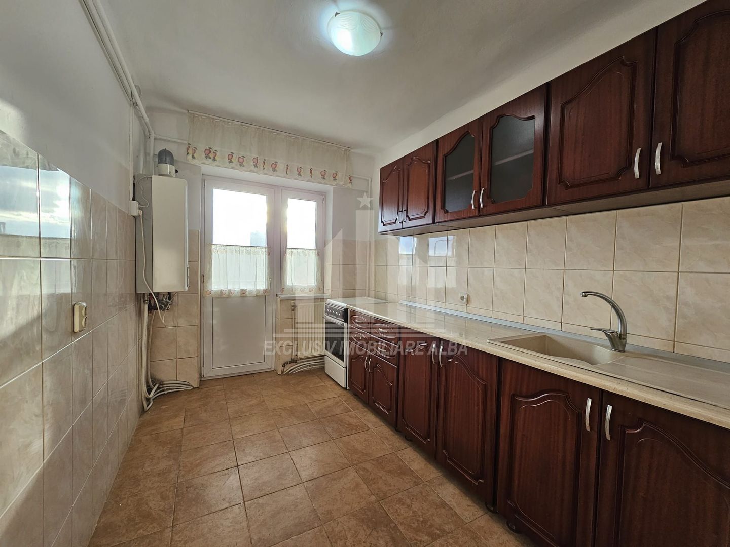 Apartament cu 4 camere decomandate, Cetate - Poză 3