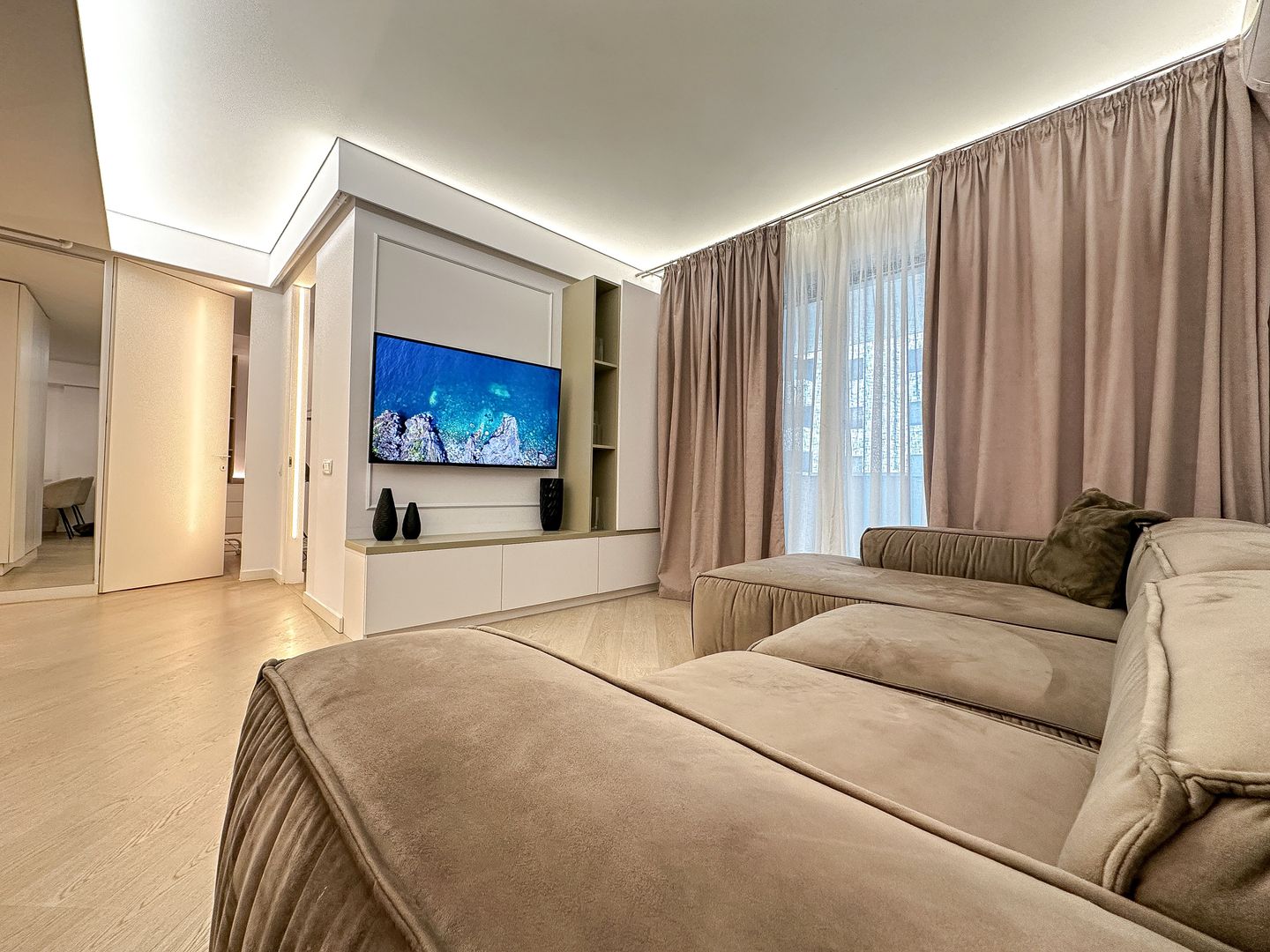 Apartament 3 camere | Prima închiriere | Cortina North | Parcare - Poză 2