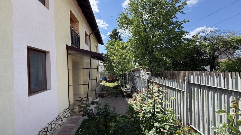 Vila construită in 2010 - P+1+pod - S=236 mp și curte 238 mp Campina! - Poză 4
