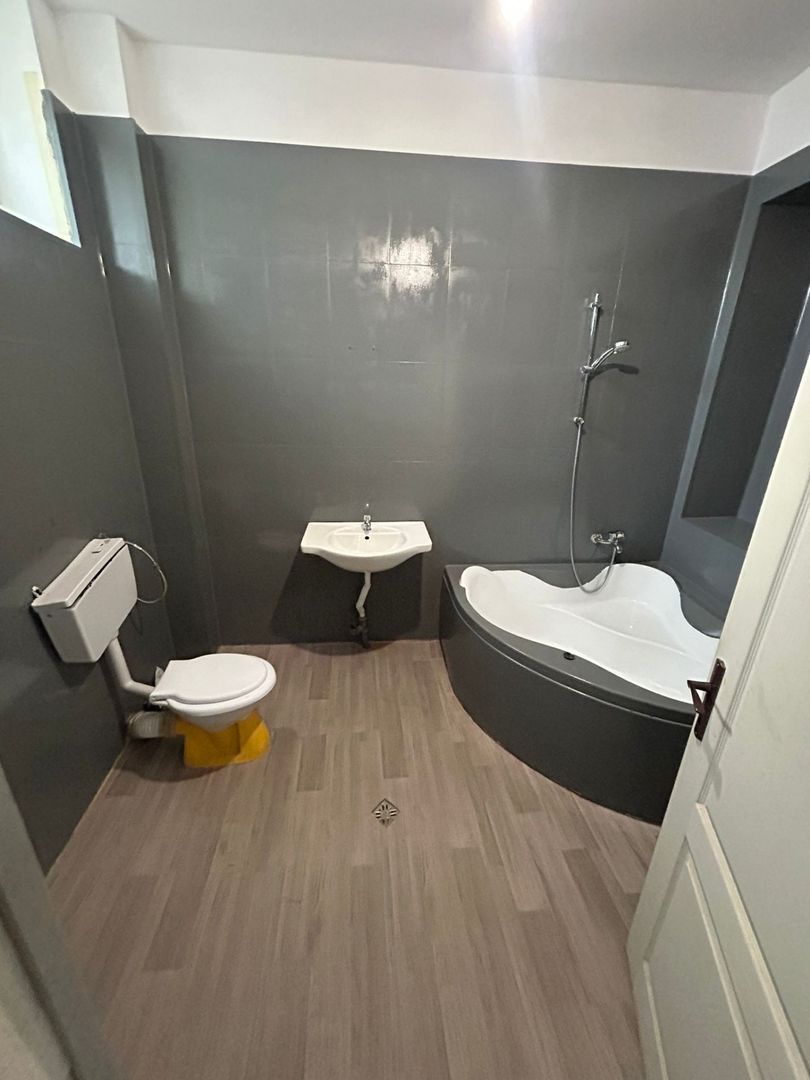 Apartament in vilă 3 camere, 120mp teren in folosinta (L18) - Nerva Traian - Poză 11