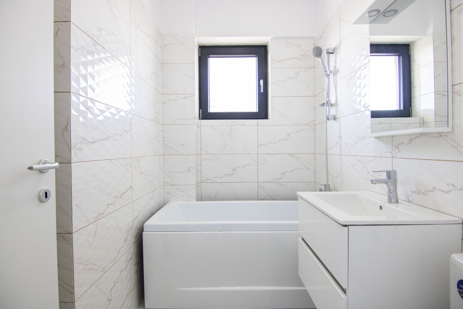 2 CAMERE,  etaj 2, centrala de apartament, REDUCERE 10% din valoarea avansului - Poză 1