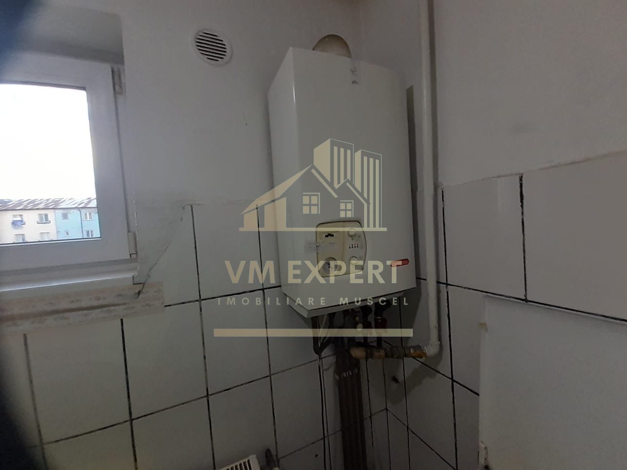 APARTAMENT 3 CAMERE ETAJ 2 ROTUNDA  CAMPULUNG - Poză 11