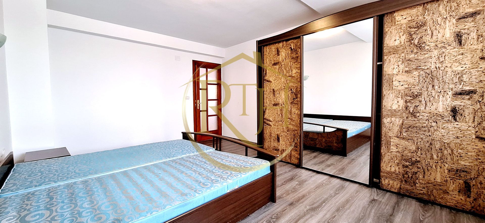 Oferim spre inchiriere, Apartament spatios, 4 camere, pentru locuit sau Firme - Poză 3