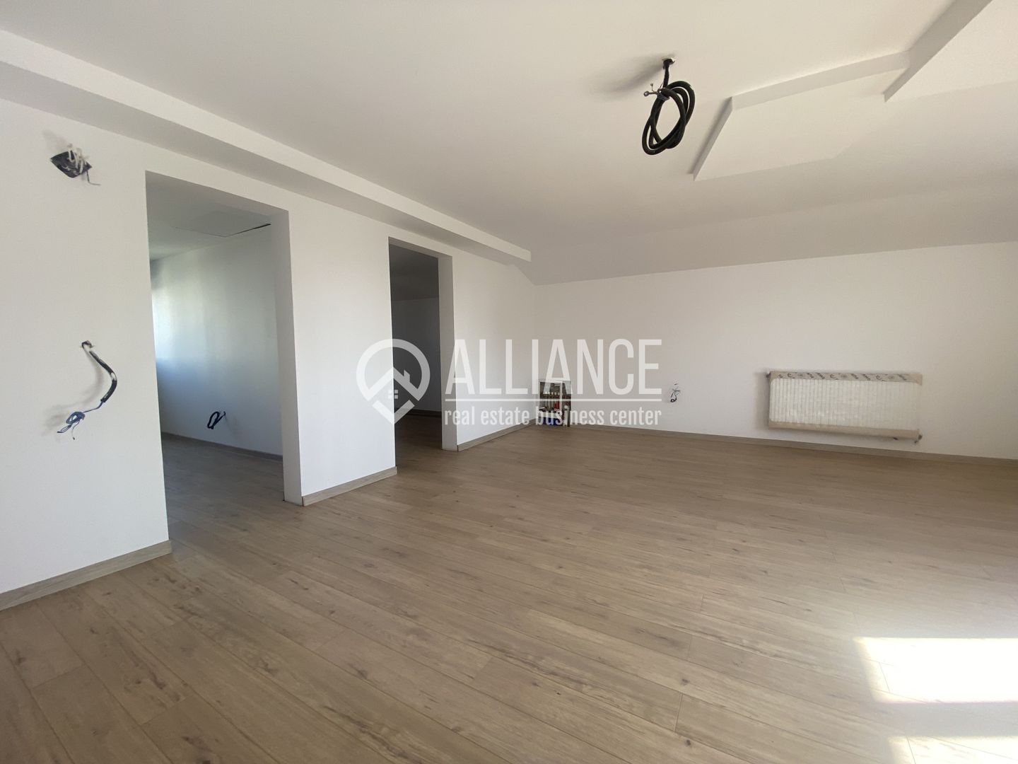 VALU LUI TRAIAN(COD 07) -Casa P+M 5 camere cu teren de 300 mp - Poză 16