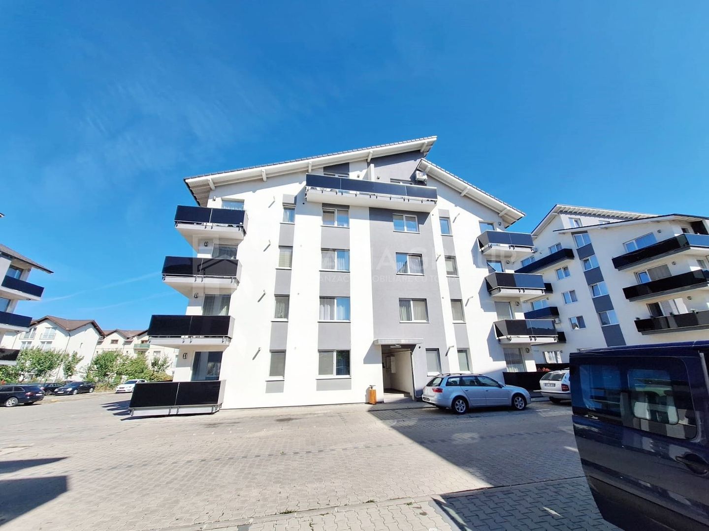 Apartament spatios, mobilat utilat, parcare, comision 0 - Poză 6