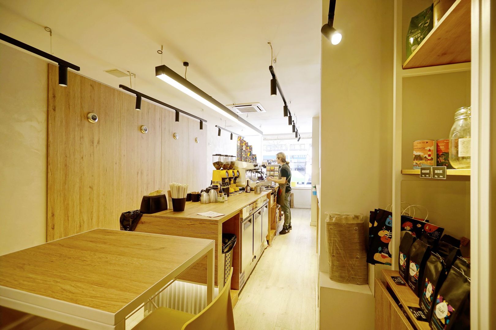 Spatiul comercial Piata Romana ,la coloane - Poză 10