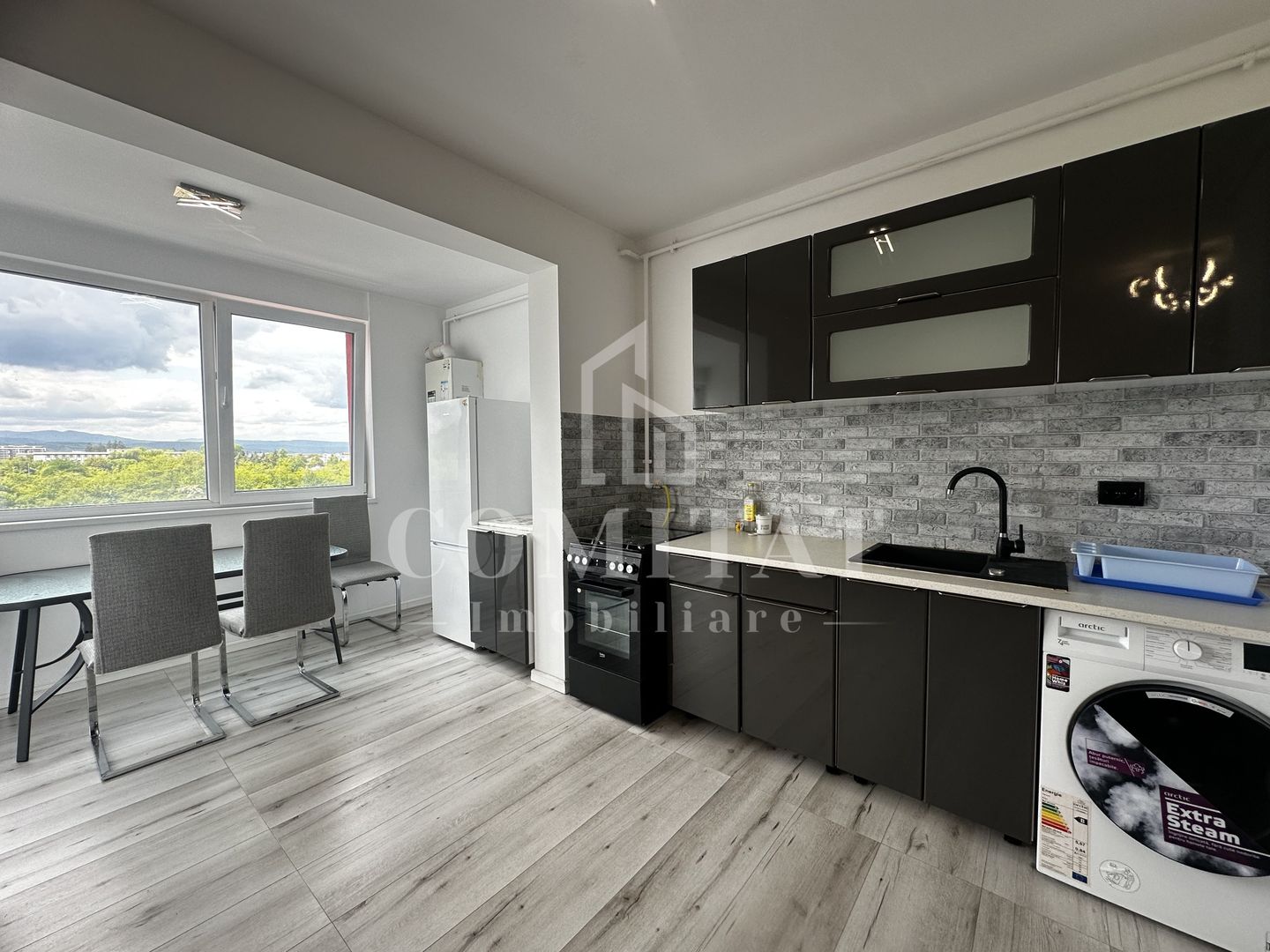 Apartament la etaj intermediar | 3 camere | Zona Bmw - Poză 3