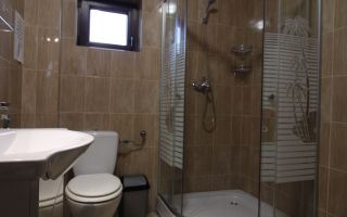 8 incaperi, 2 bai, centrala proprie, 3 locuri de parcare; Lipovei. - Poză 9