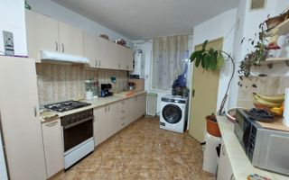 Apartament 3 camere decomandat, etaj intermediar, zona Minerva - Poză 1