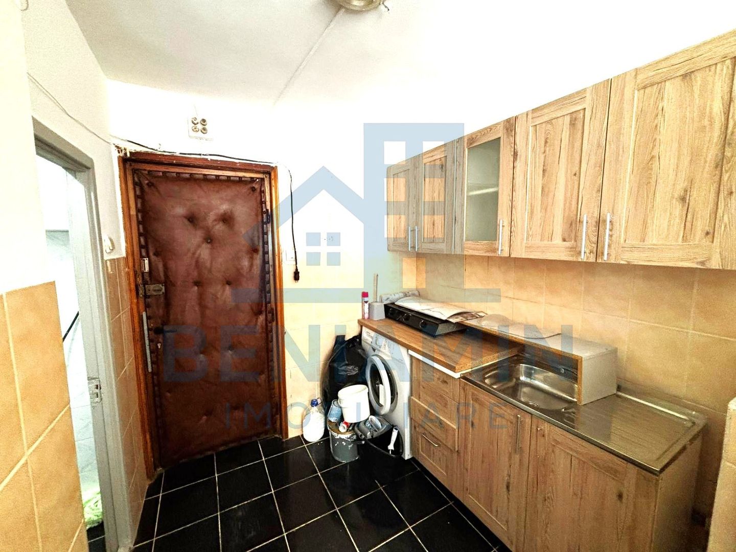 Camera -Garsoniera -24mp -Tractorul -etaj 2-Baie si bucatarie proprie - Poză 3