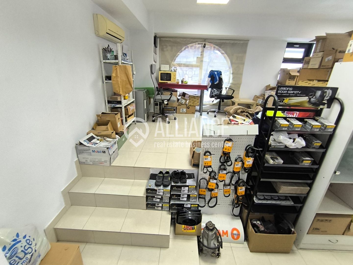 CENTRU ATELIERELOR - Spatiu comercial cu suprafata vitrata mare ! - Poză 14