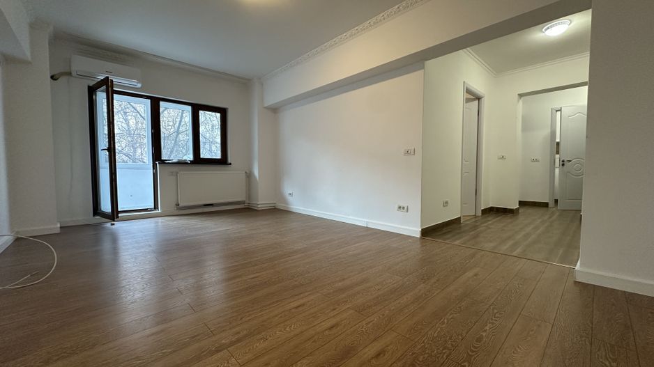 COLENTINA - Teiul Doamnei | 3 Camere Nemobilat | Boiler - Poză 1