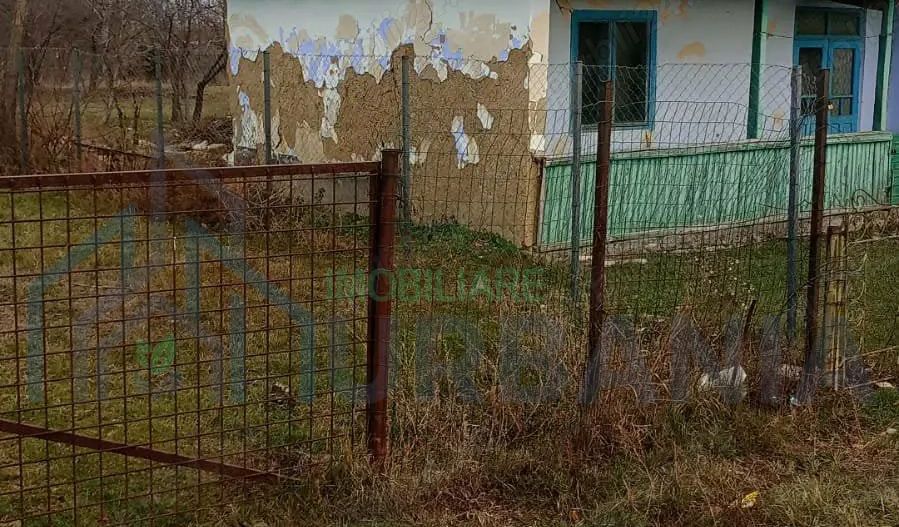 Casă nelocuibila cu teren Sculeni! - Poză 3