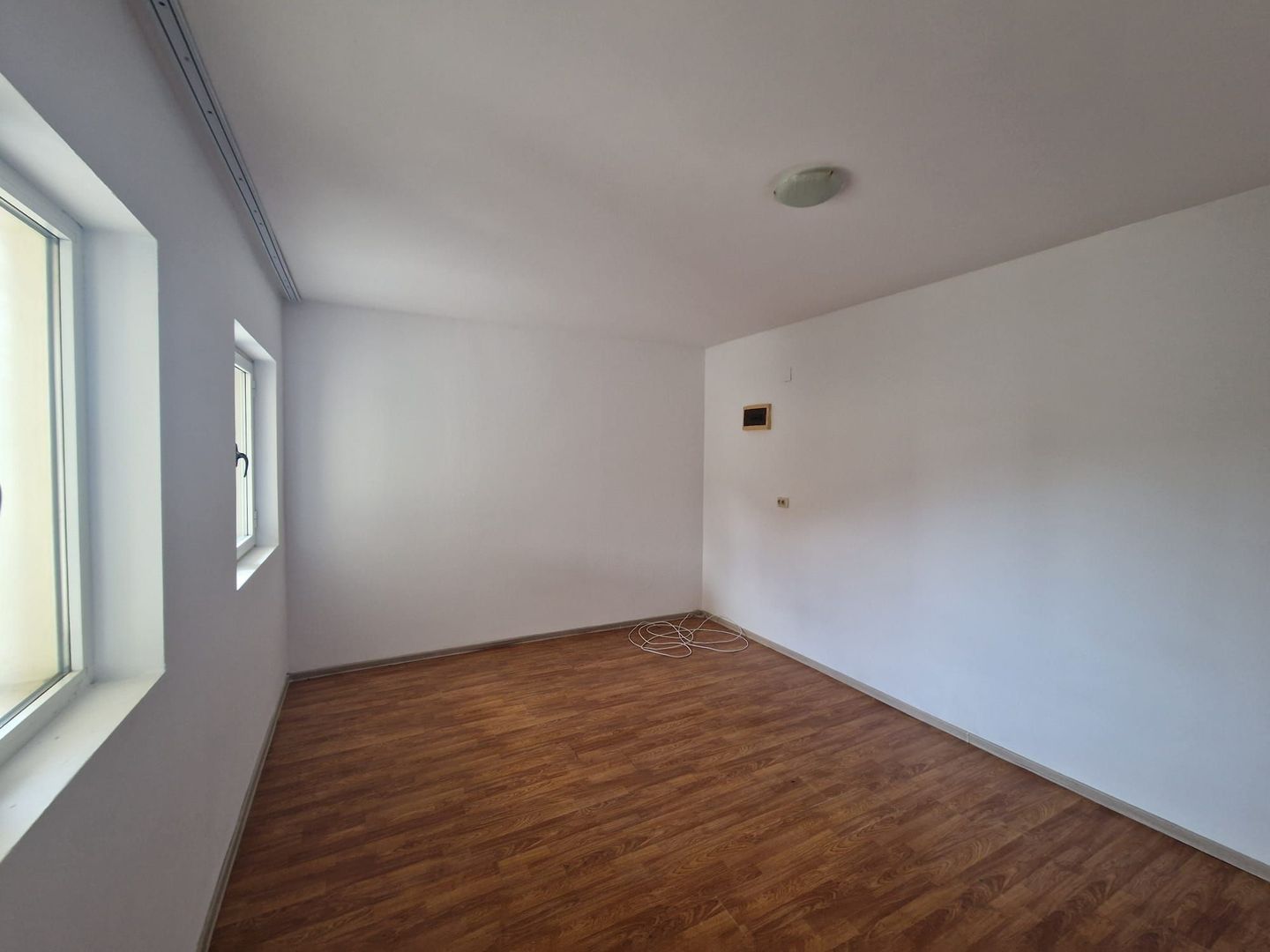 Casă spațioasă de închiriat – Valea Mare, Ștefănești, 2 km de Pitesti - Poză 6