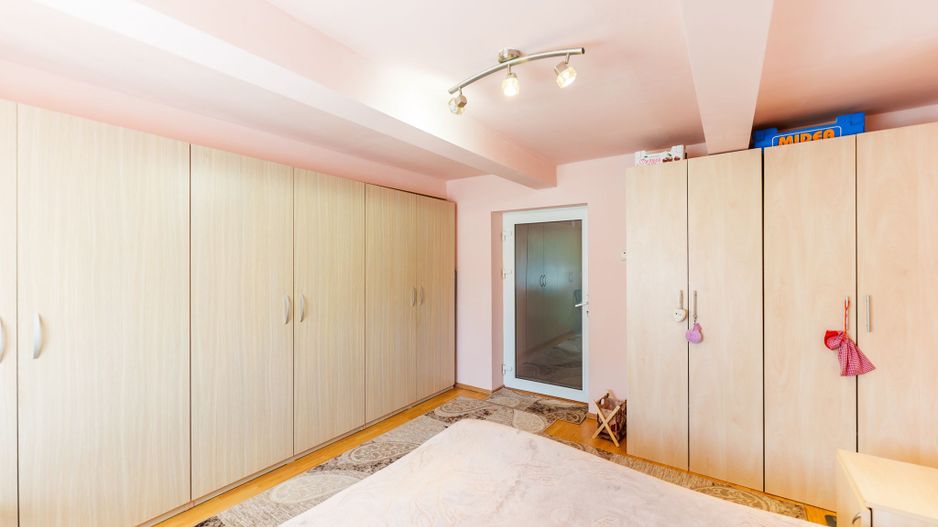 Casă cu grădina în Curtici - Poză 9