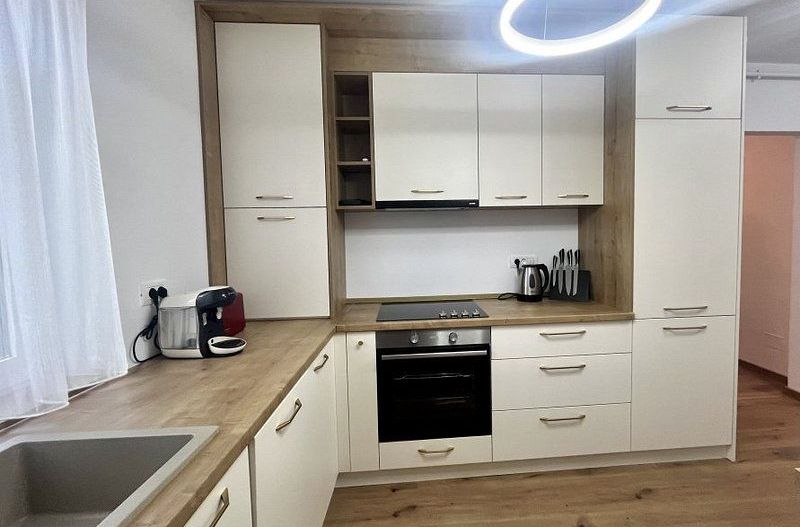 Un apartament primitor si modern, situat in zona Ultracentrală - Piața Victoriei - Poză 8