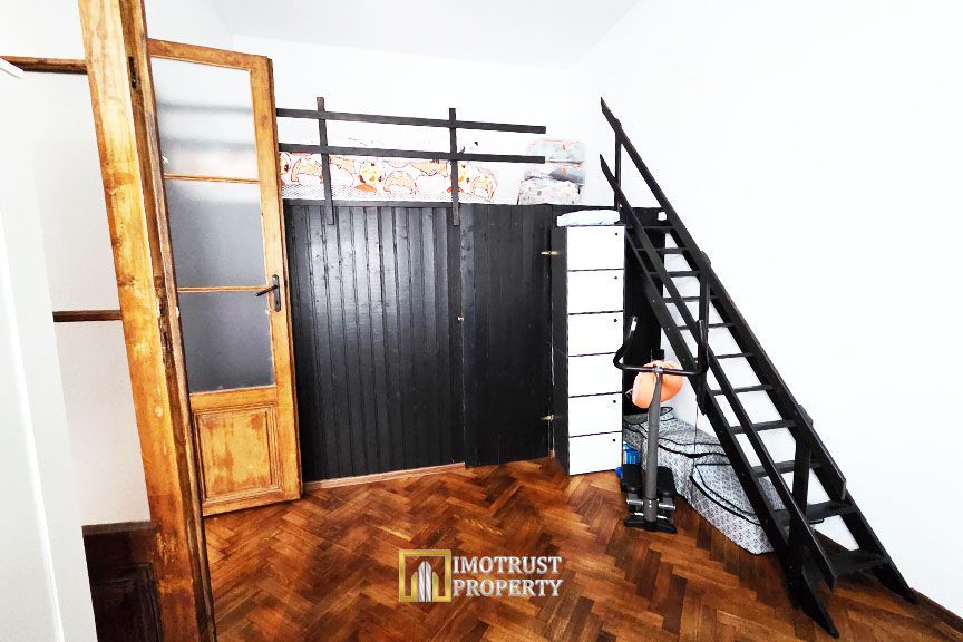 Apartament de vânzare cu tavane înalte, Arad, centru - Poză 1