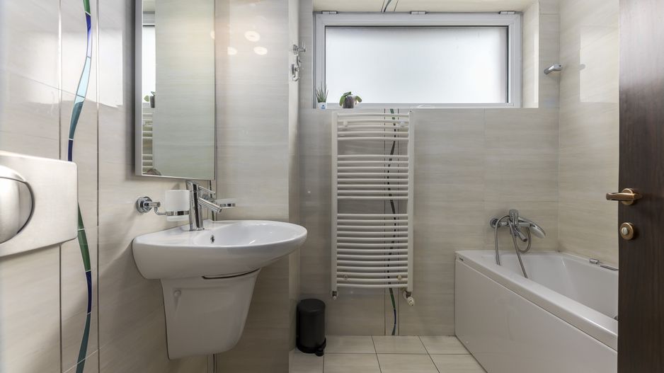 4 camere| semineu| piscina interioara | sauna | sala de sport| parcare - Poză 20