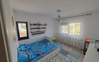 Vilă 4 camere, 2 băi, teren 488 mp, asfalt, canalizare – Bârnova - Poză 11