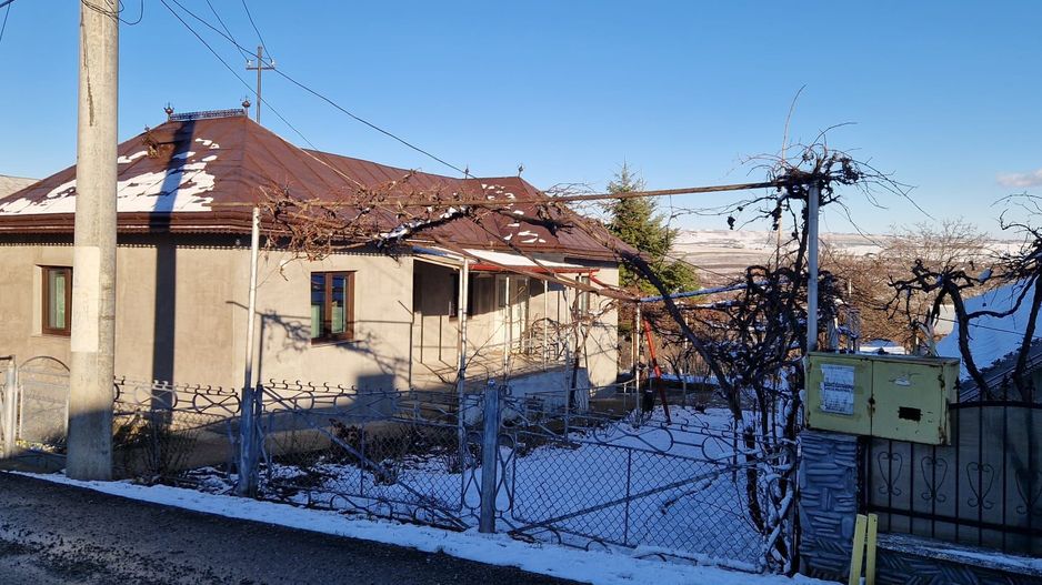 Casă / Vilă cu 3 camere de vânzare în Falticeni - Poză 1